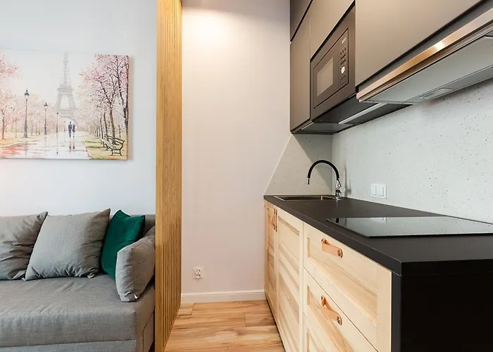 Easy & Comfortable, Very Close To The Center